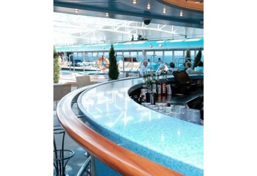 El Pool Bar situado junto a la Pisicina
